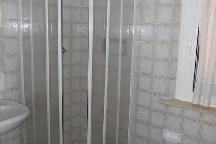 Room 16 of 22