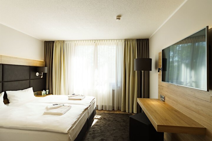 Room 5 of 18