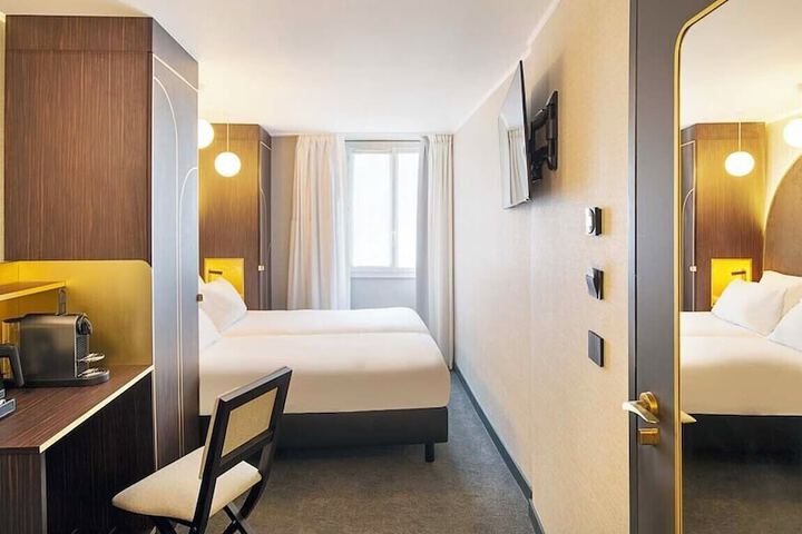 Room 51 of 103