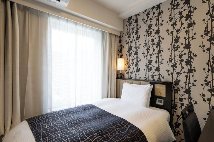 Room 16 of 42