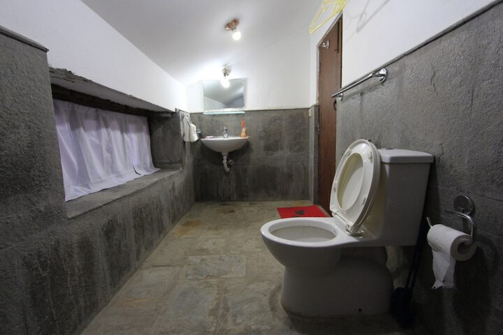 Room 4 of 31