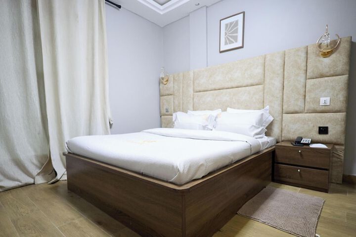Room 35 of 170