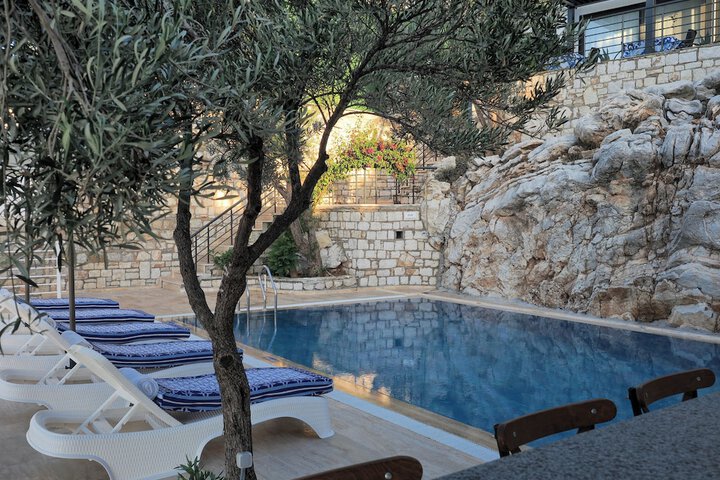 Pool 52 of 71