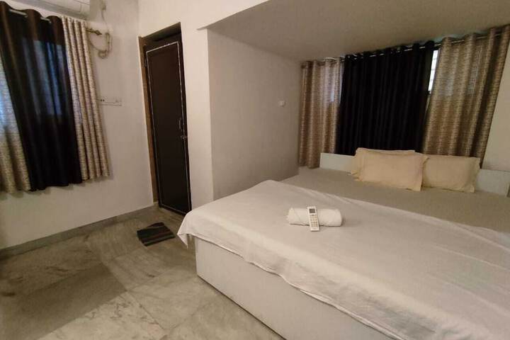 Room 4 of 11