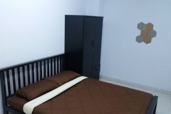 Room 4 of 7