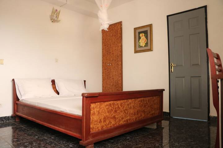 Room 5 of 17