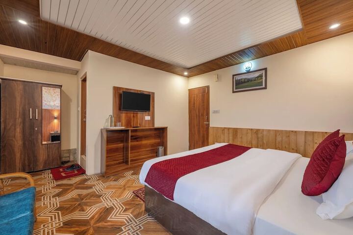 Room 2 of 8