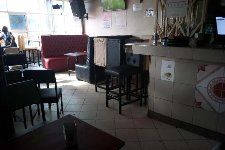 Lounge 17 of 22
