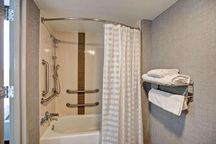 Double Accessible King Size Bed (6 of 11)