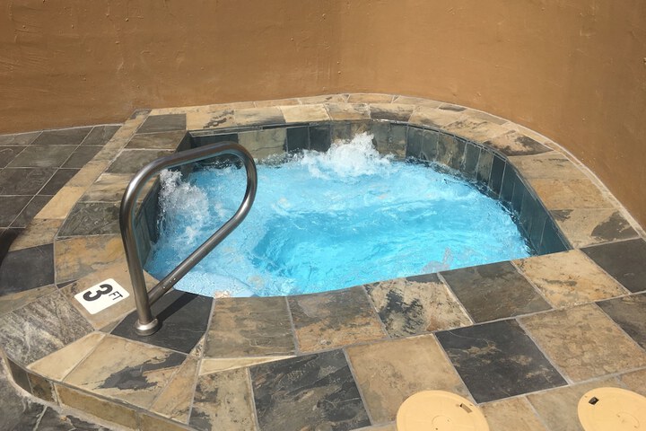 Indoor spa tub