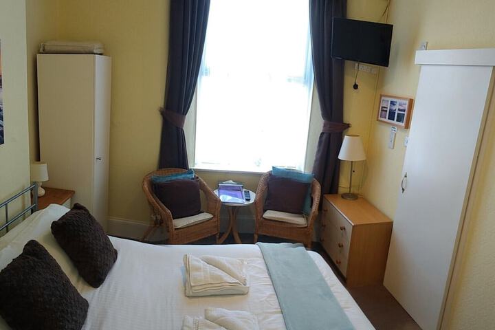 Room 6 of 51