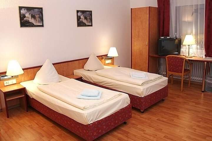 Room 16 of 42