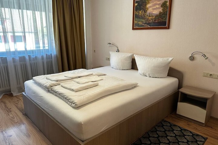 Room 6 of 30