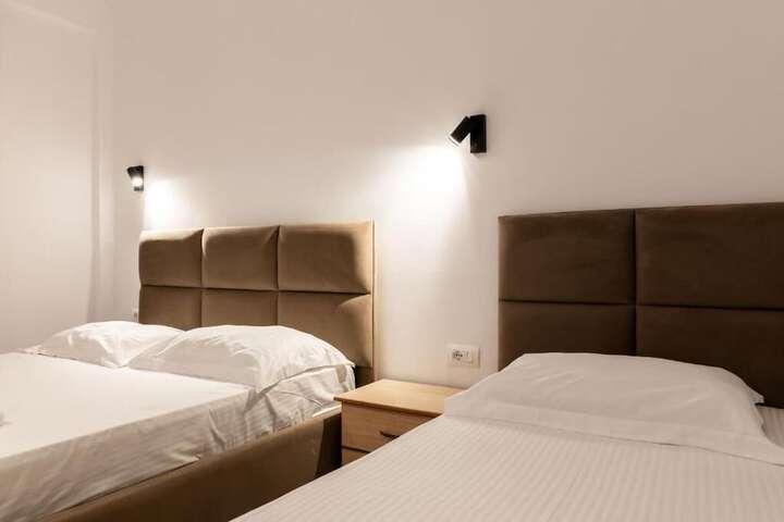 Room 47 of 163