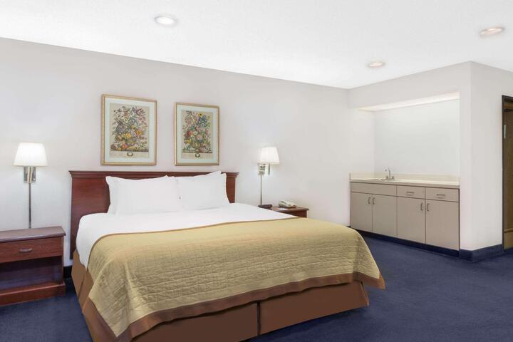 1 King Bed (1 of 12)