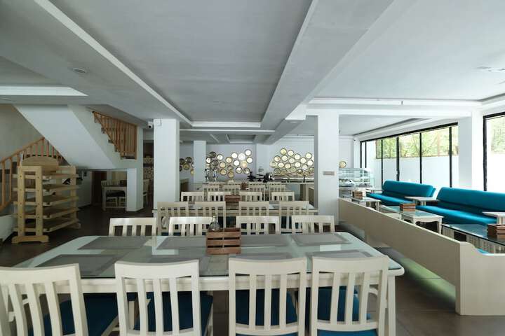 Dining 17 of 23