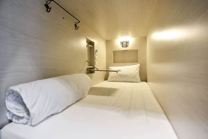 Room 16 of 42