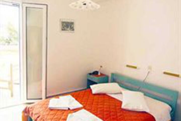 Room 15 of 18