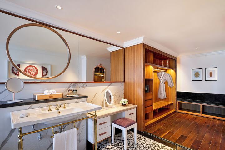 Room 28 of 53