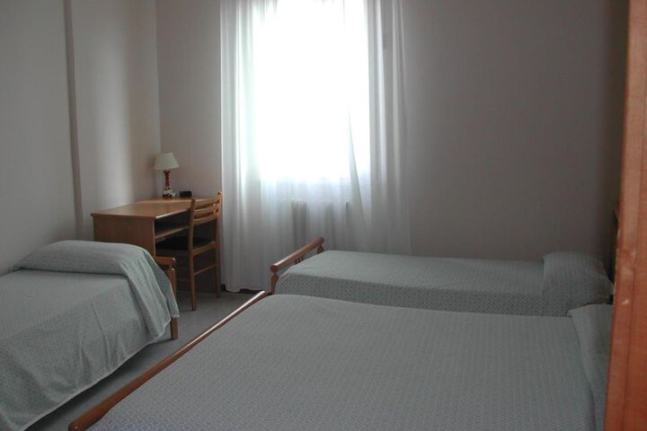 Room 10 of 37