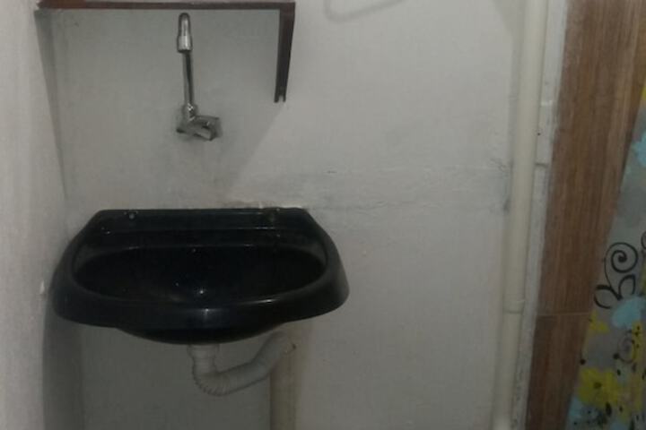 Room 4 of 10