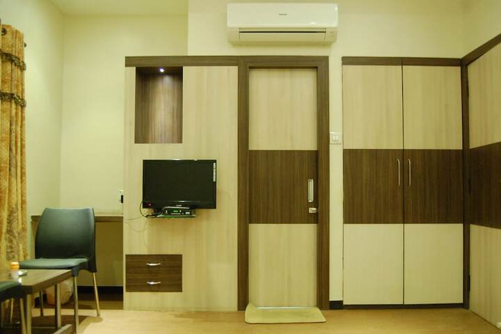 Room 11 of 34