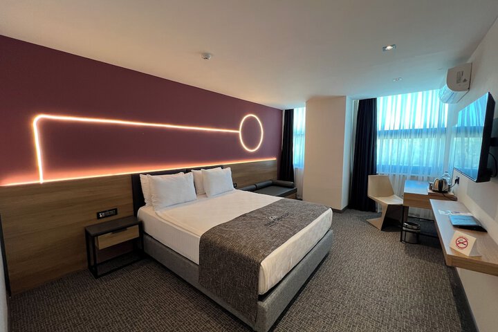 Room 3 of 16