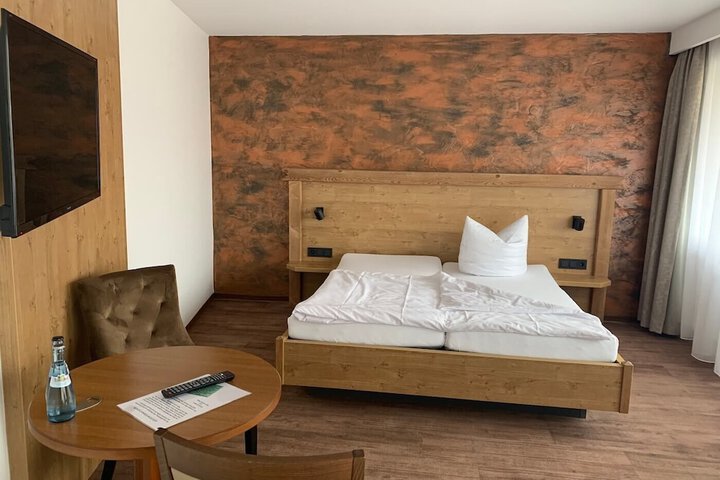 Room 6 of 19