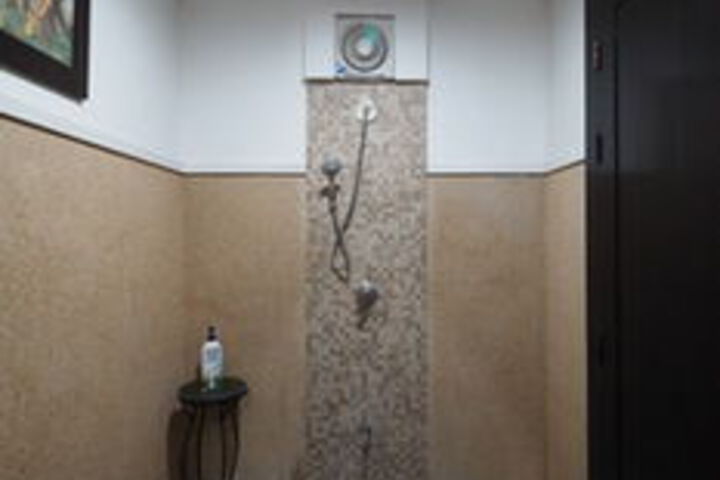 Room 8 of 109