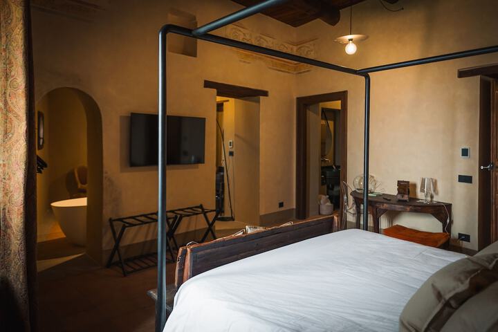Room 8 of 62