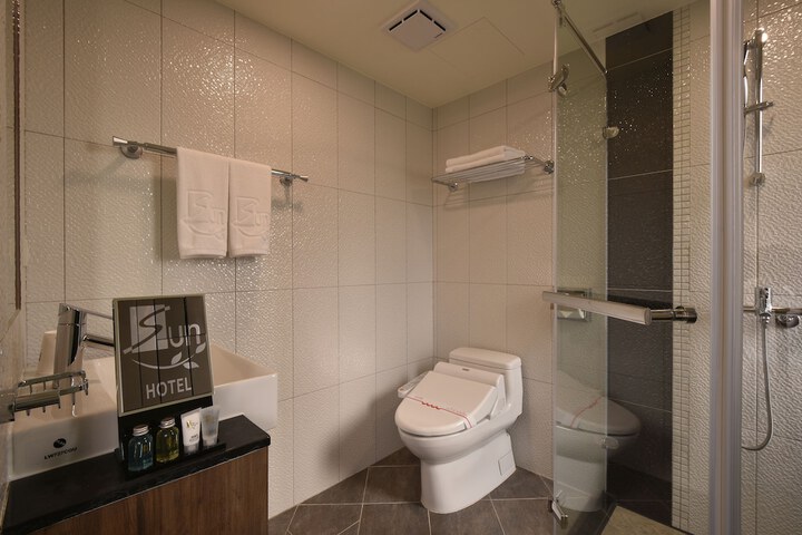Room 34 of 63