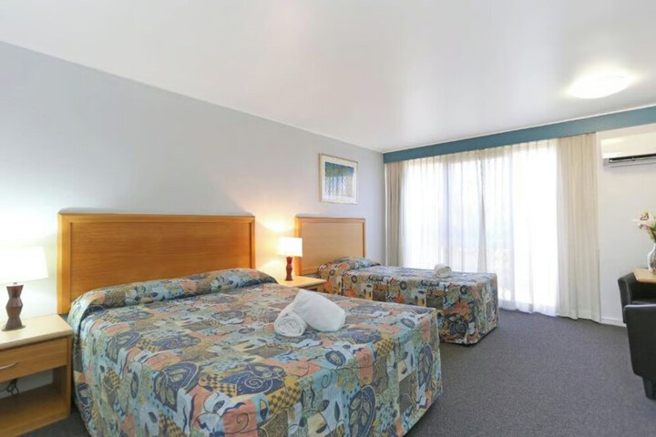 Room 3 of 35