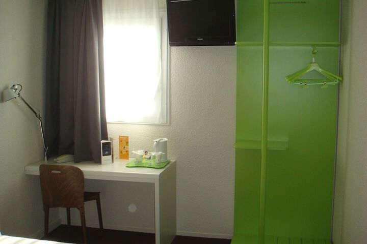 Room 5 of 65