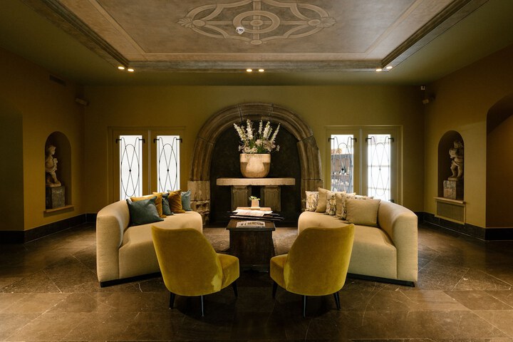 Guest Lobby