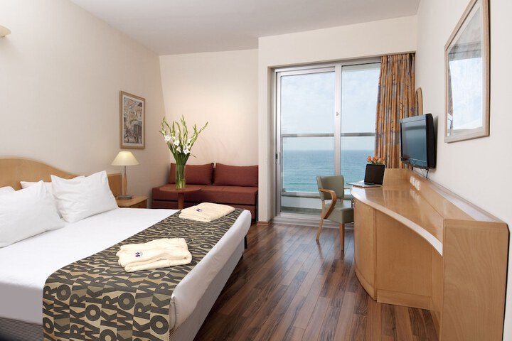 Room 4 of 58