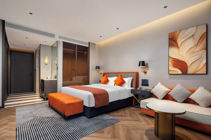 Room 25 of 46