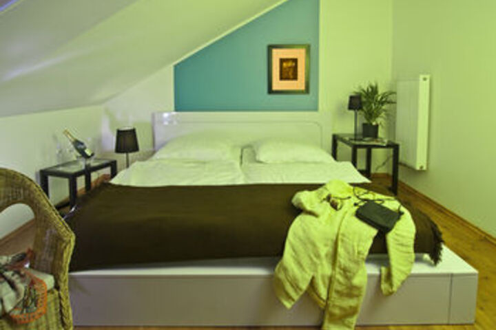 Room 3 of 9