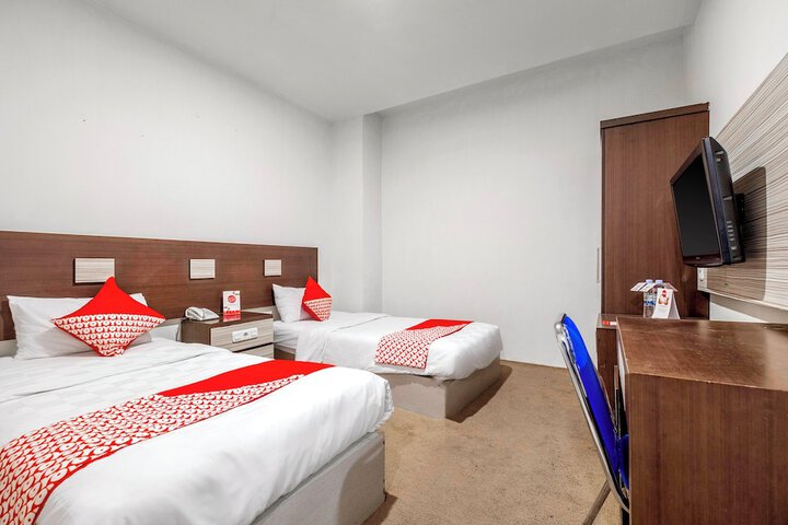 Room 6 of 9