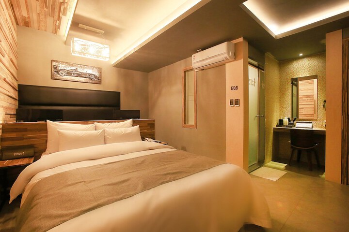 Room 17 of 91