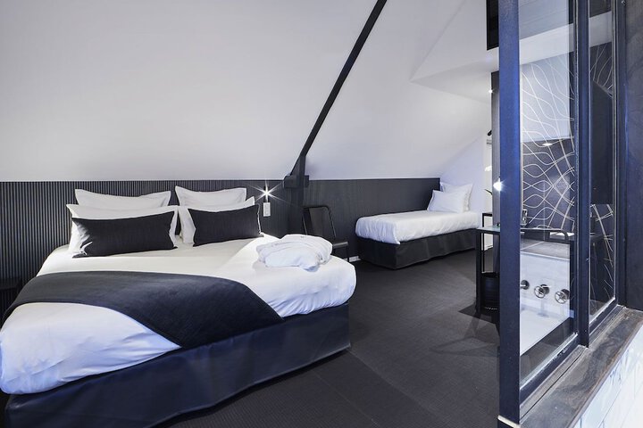 Room 3 of 52