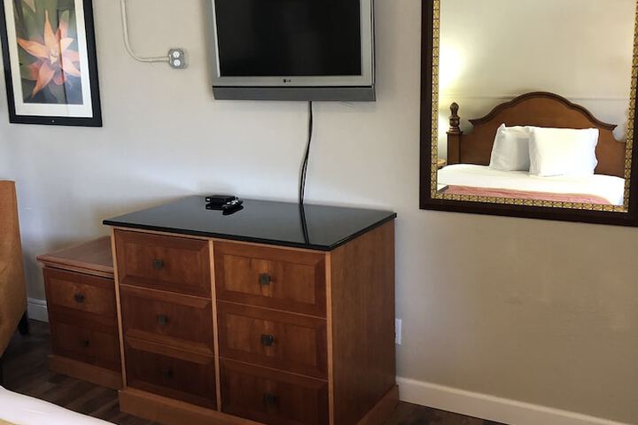 Room 9 of 29