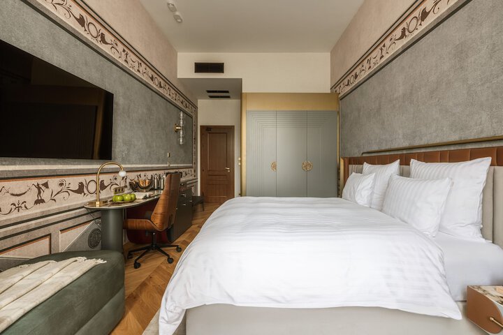 Room 47 of 90