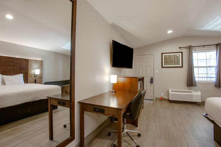 Room 40 of 85