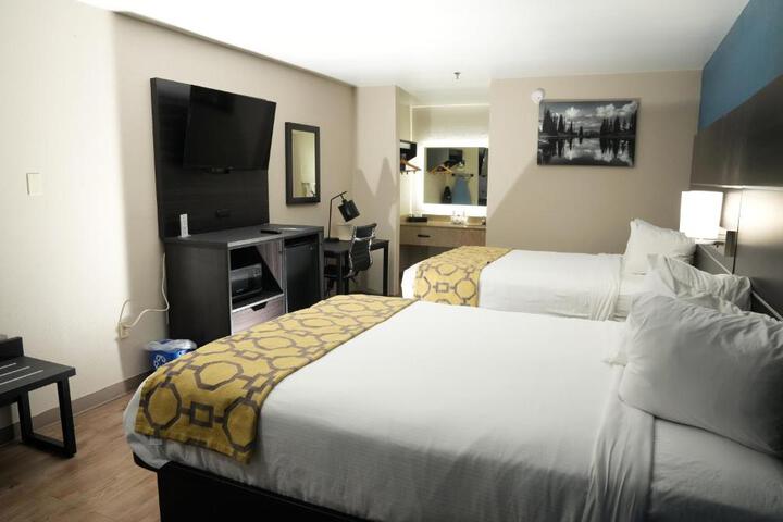 2 Queen Beds (3 of 6)