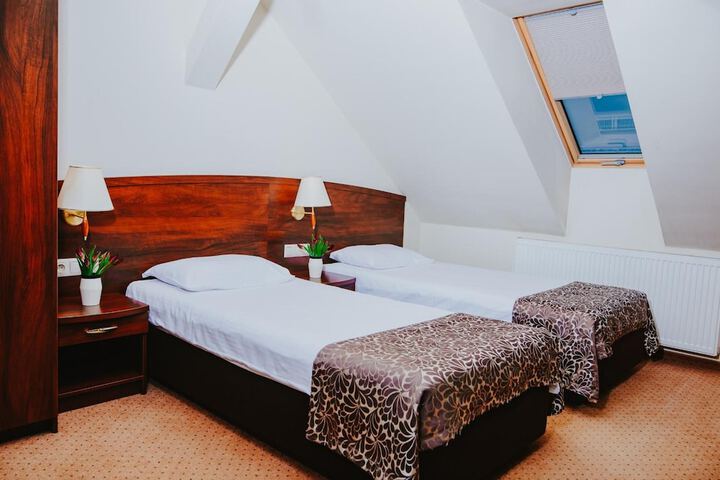 Room 10 of 51