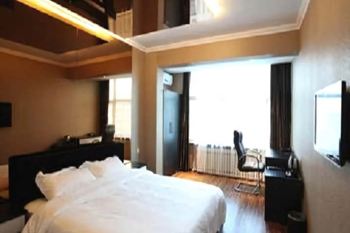 Room 8 of 15