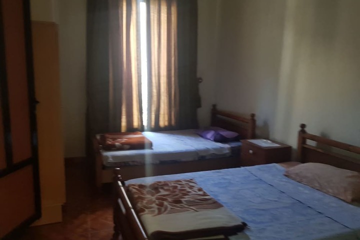 Room 6 of 9