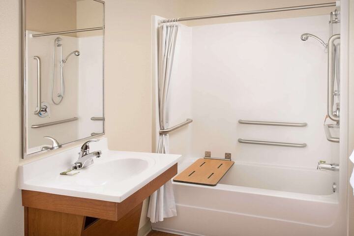 Room 14 of 25