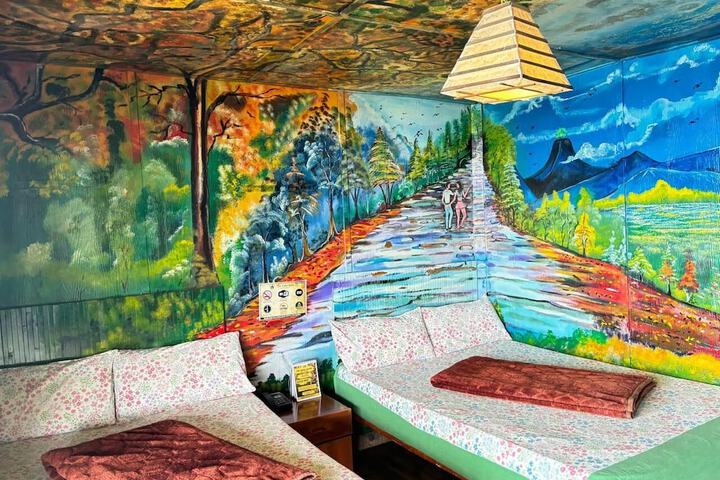 Room 18 of 195