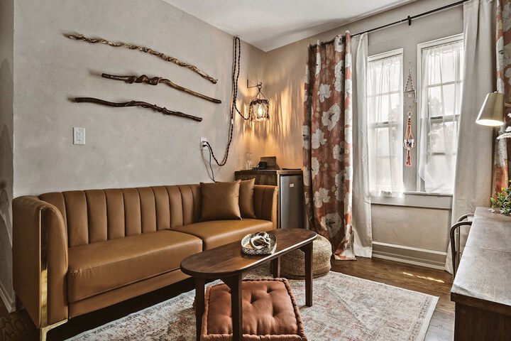 Room 47 of 86